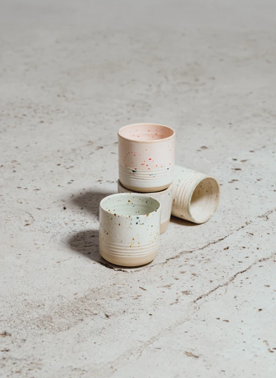 Gallery_photo_2_czarka ceramiczna w kropki mieta.webp